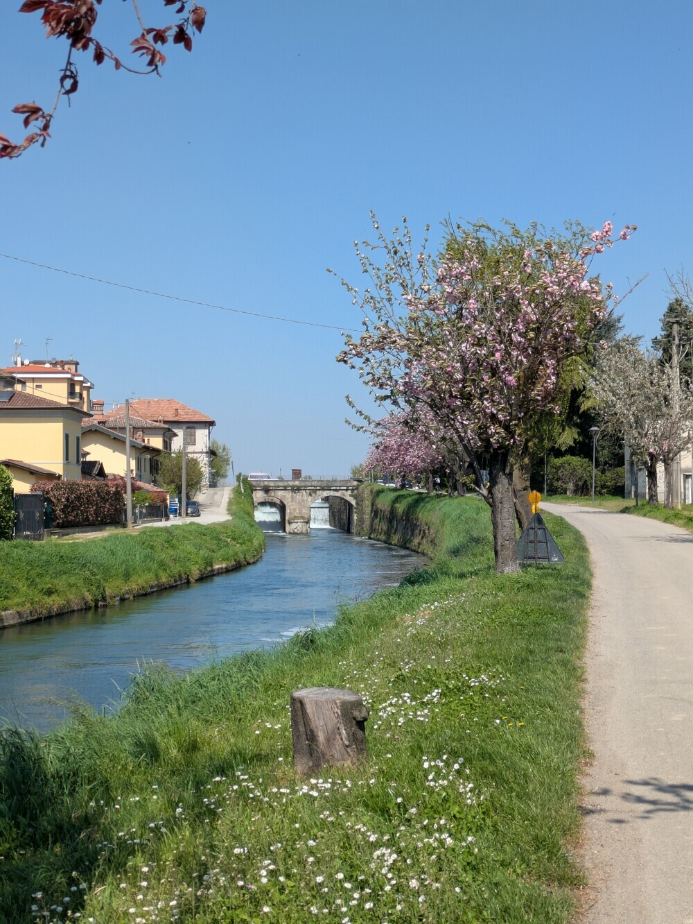 The canal path out of Milan
