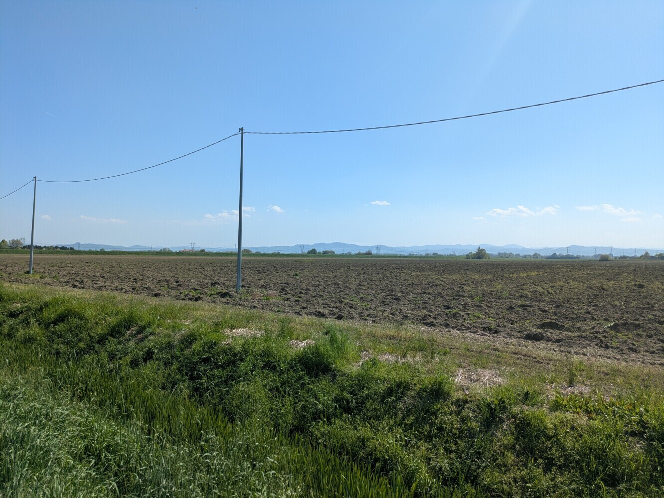 Appenine anticipation: the hills are always watching from my right side