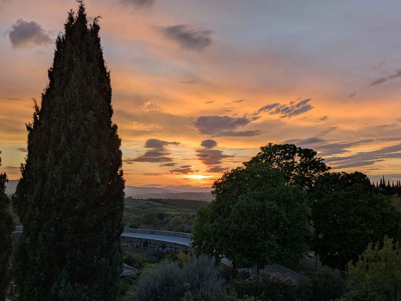 A picturesque picnic spot: sunset in San Quirico