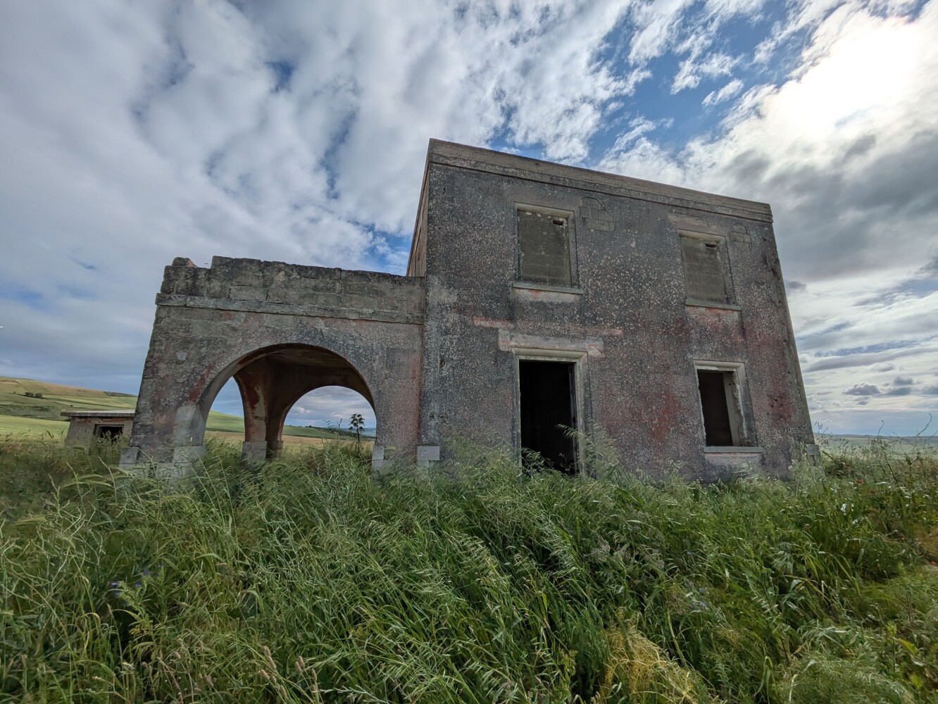 A classic Puglia abandoned house