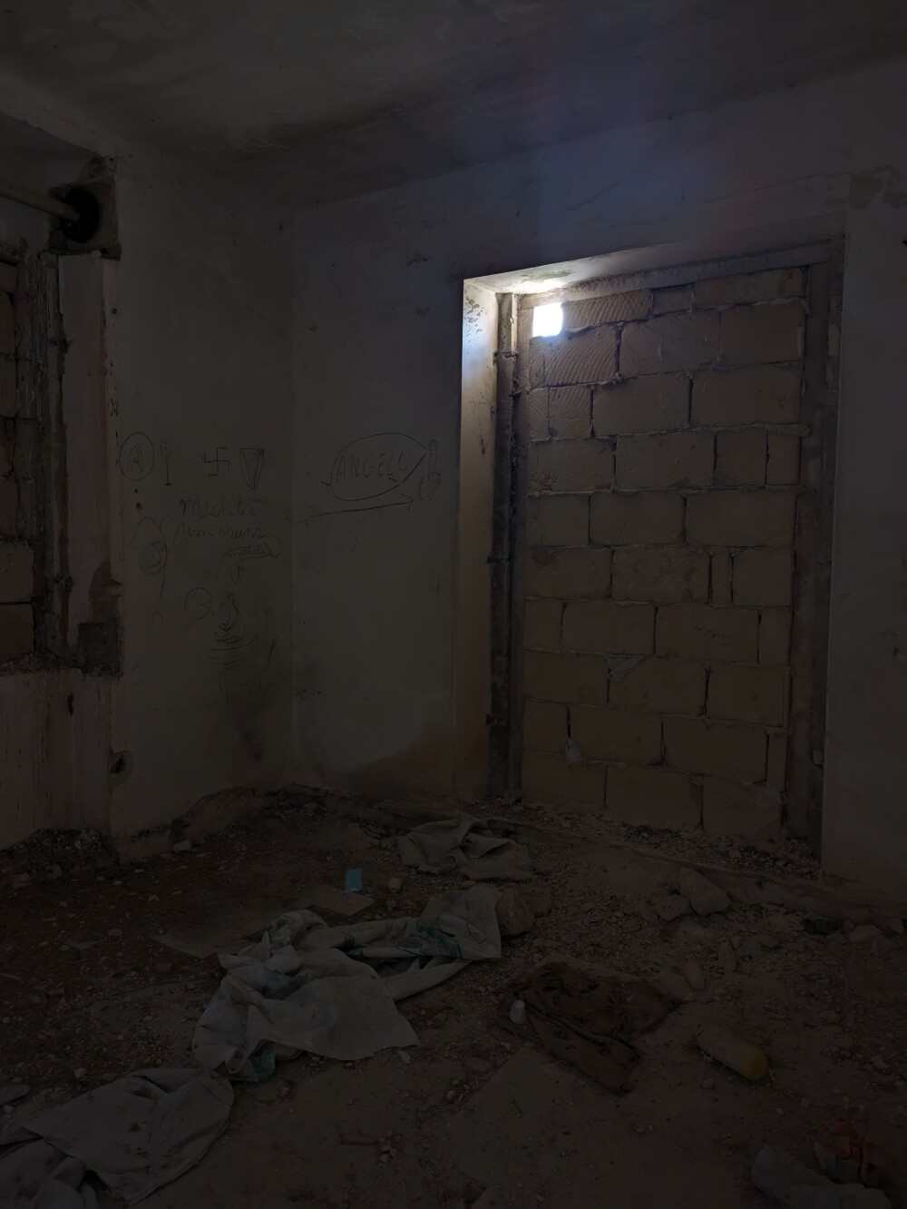 With spooky dark rooms