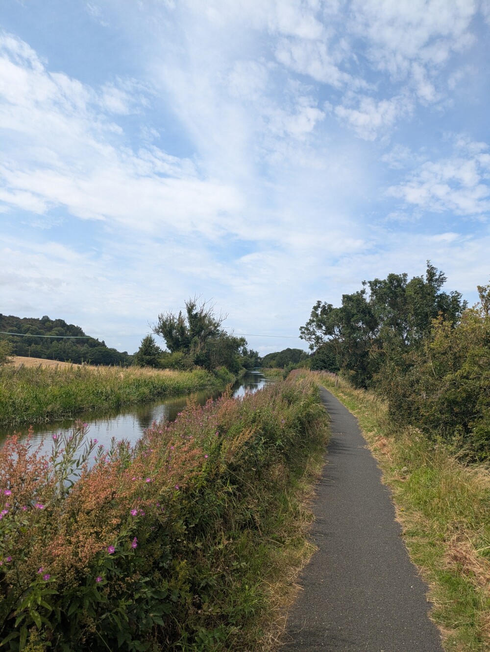 A nice straightforward canal path