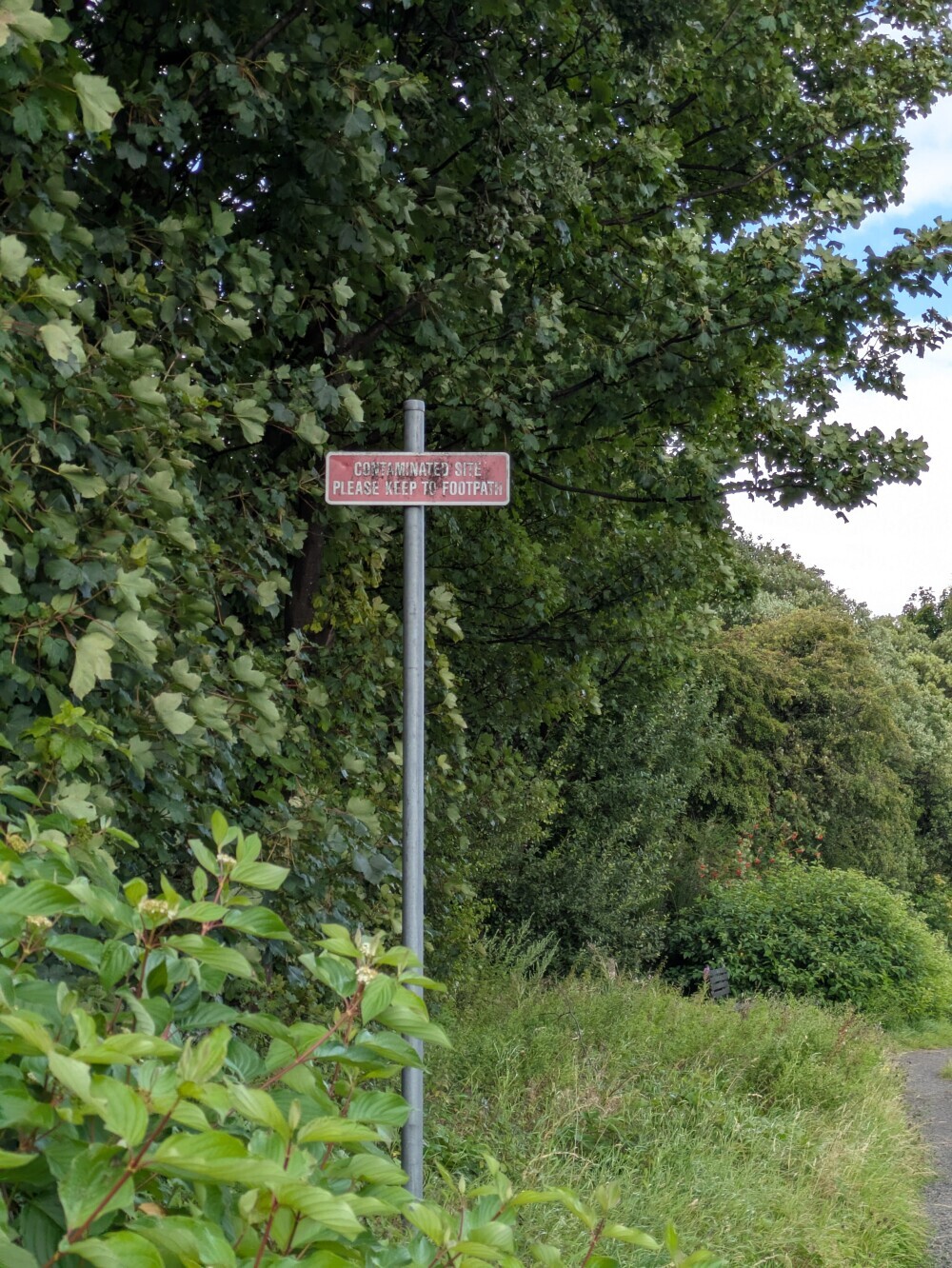 The kind of sign you love to see: "contaminated site"