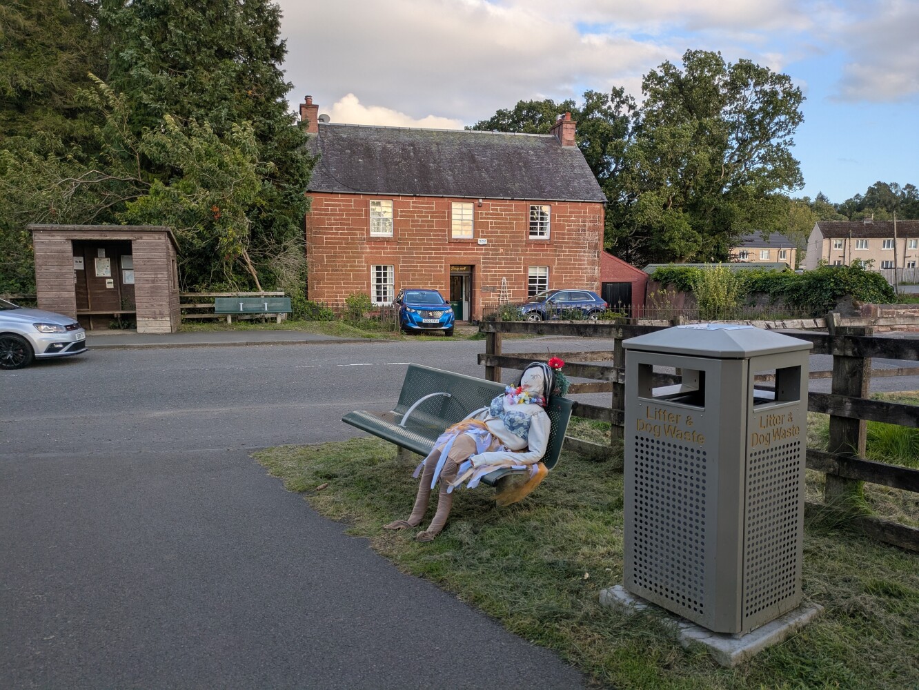 We found a friend sitting on the bench
