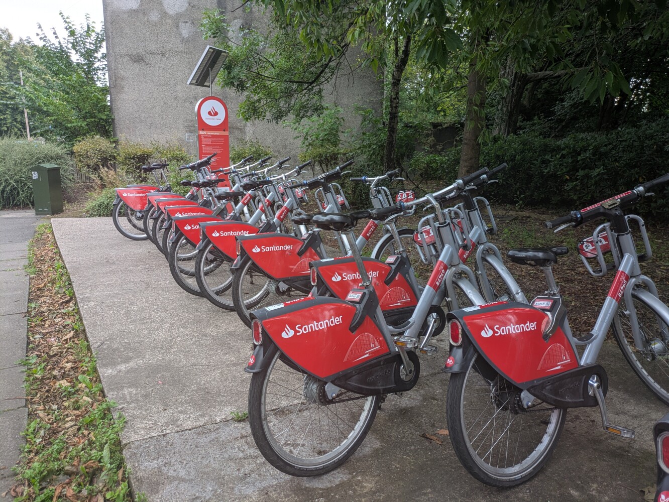 I was quite amused to see Stirling's very Londonesque hire bikes