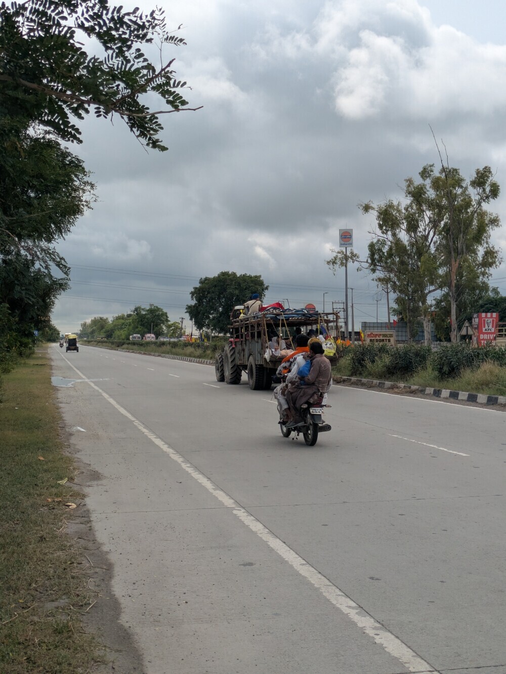 A tractor carrying Sikhs to a mela