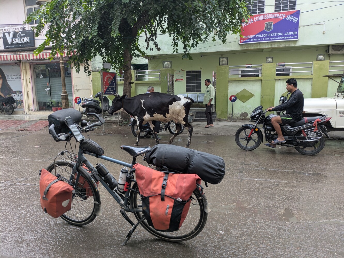 Back on the bike, into the drizzle